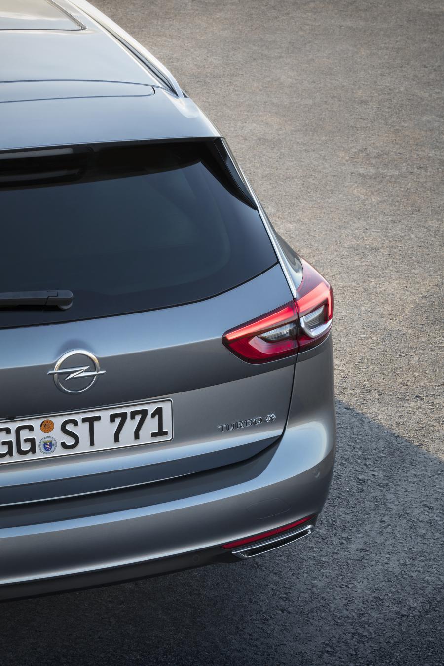 Детали экстерьера Opel Insignia Sports Tourer Turbo 4x4 2017 года  (фото 11 из 13)